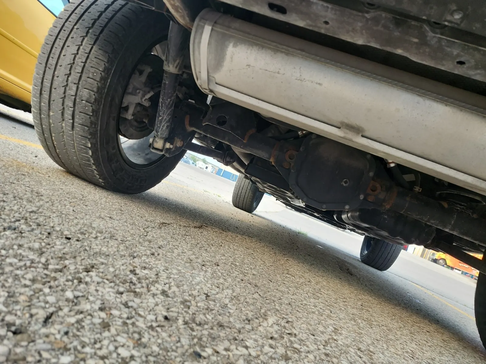 Undercarriage - Rear Photo