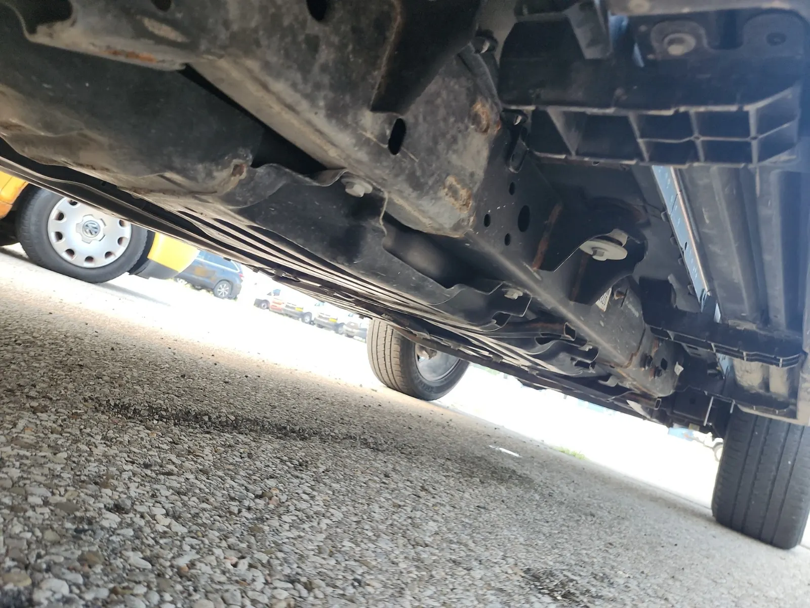 Undercarriage - Passenger Photo