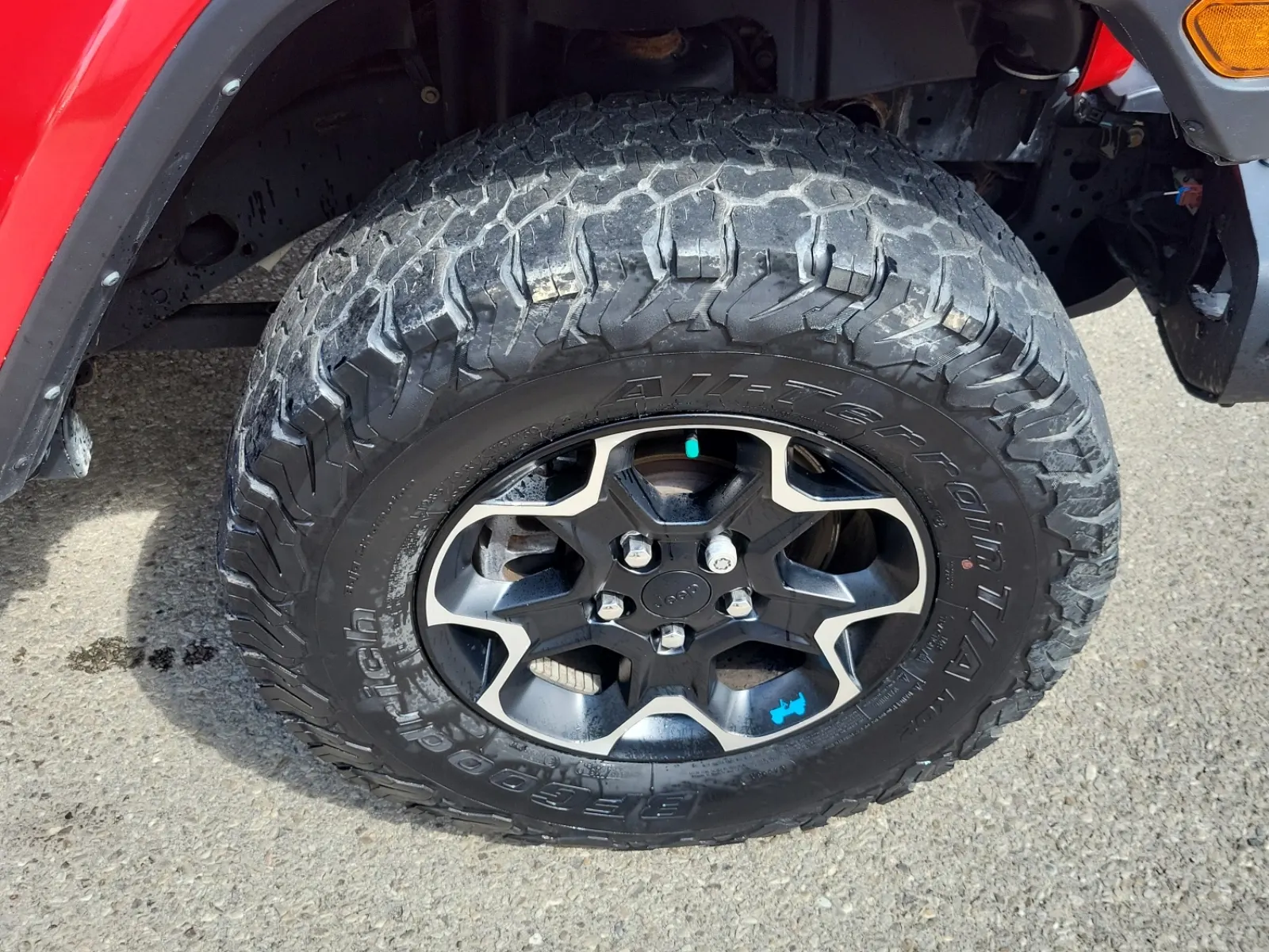 Right Front Wheel/Tire Photo