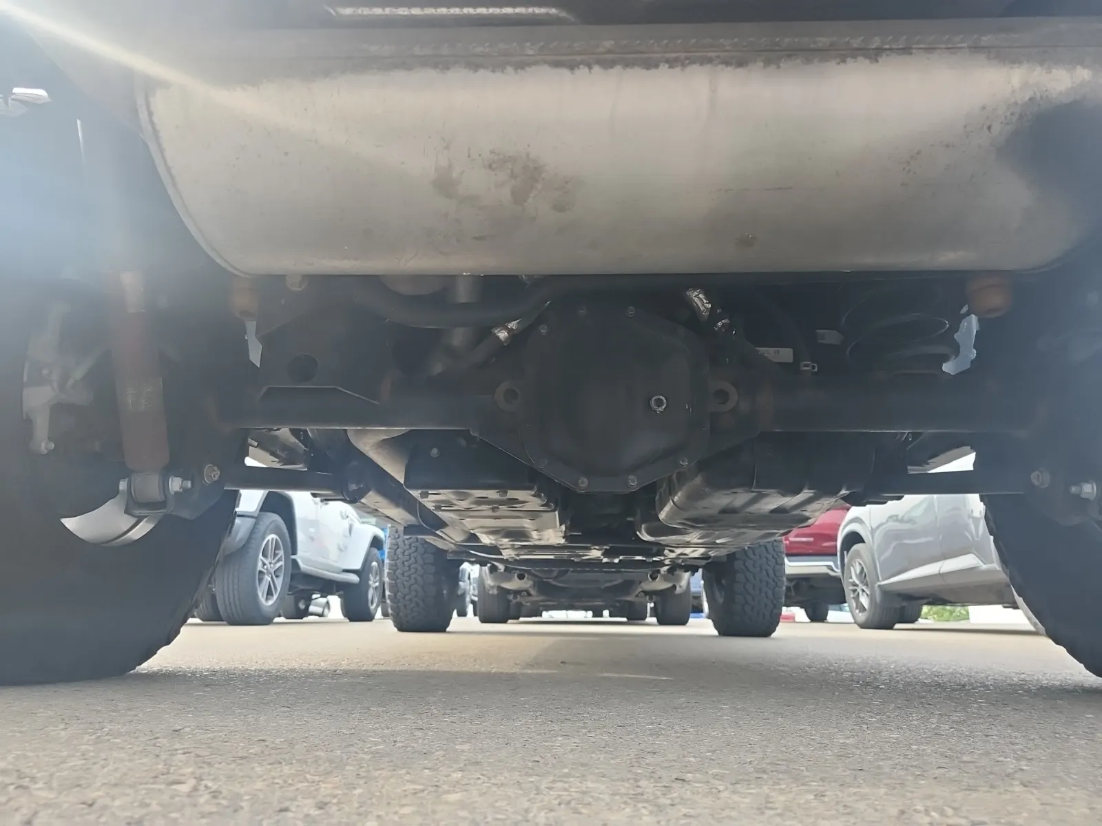 Undercarriage - Rear Photo