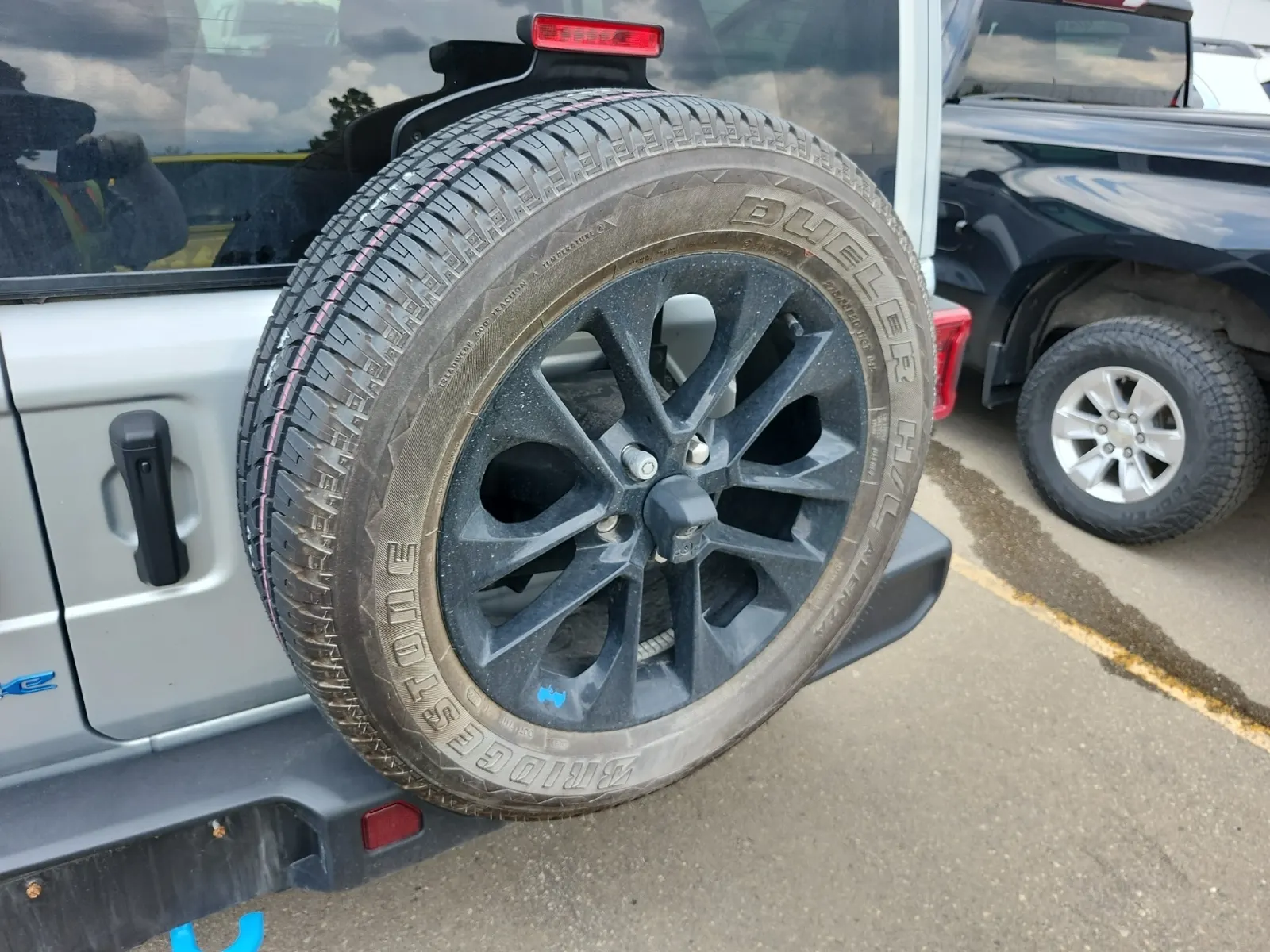 Spare Tire & Wheel Photo