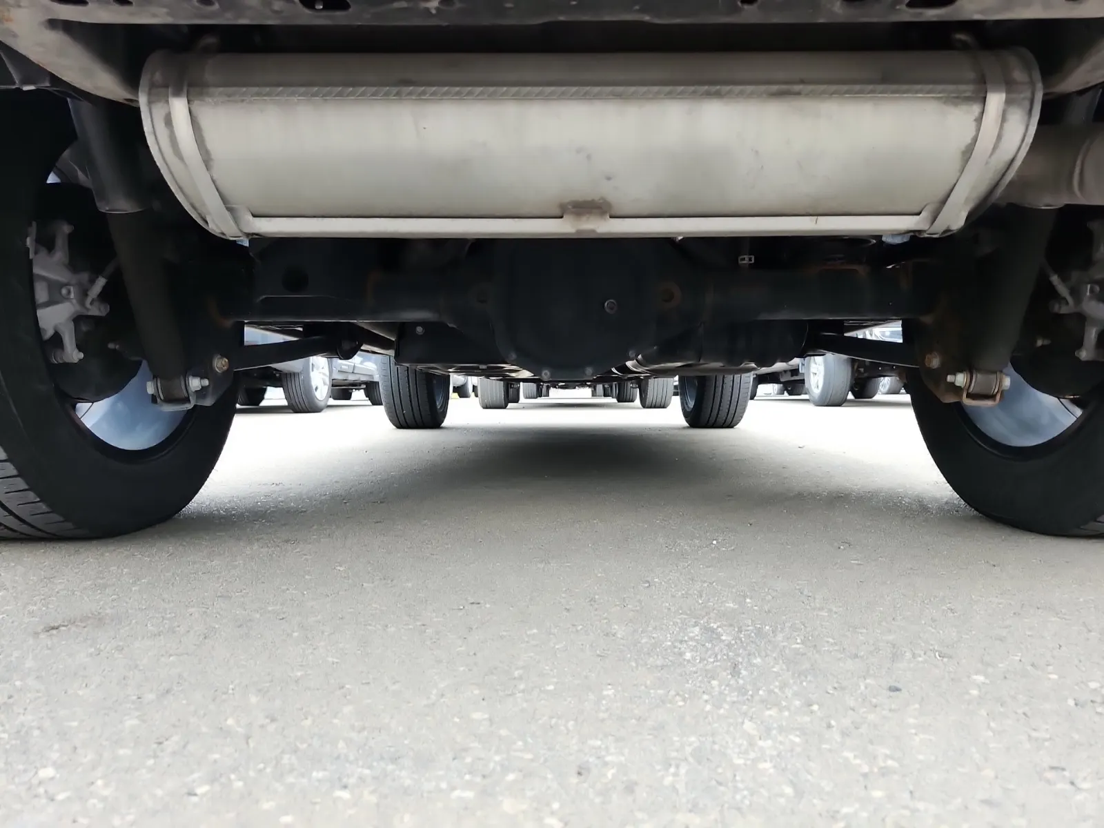 Undercarriage - Rear Photo