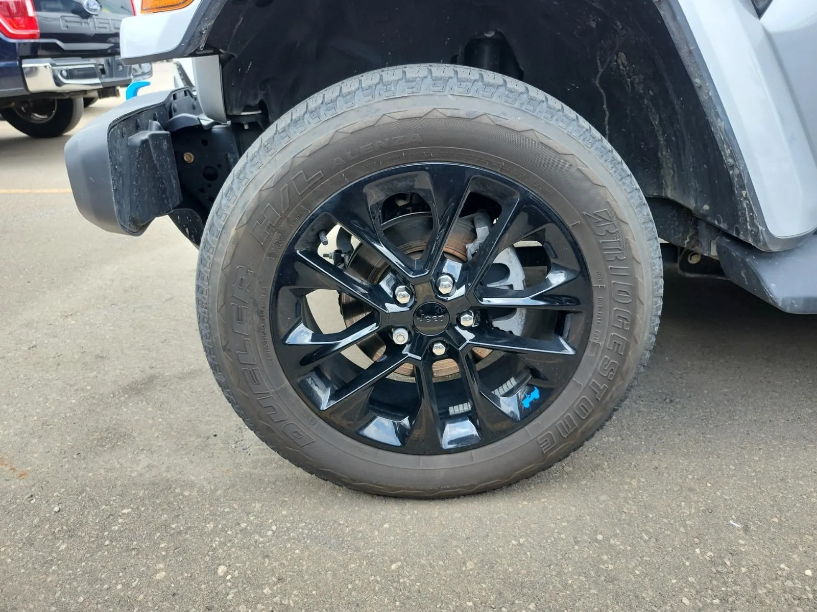 Front driver wheel/tire photo
