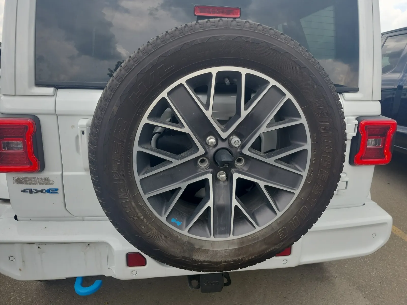 Spare Tire & Wheel Photo