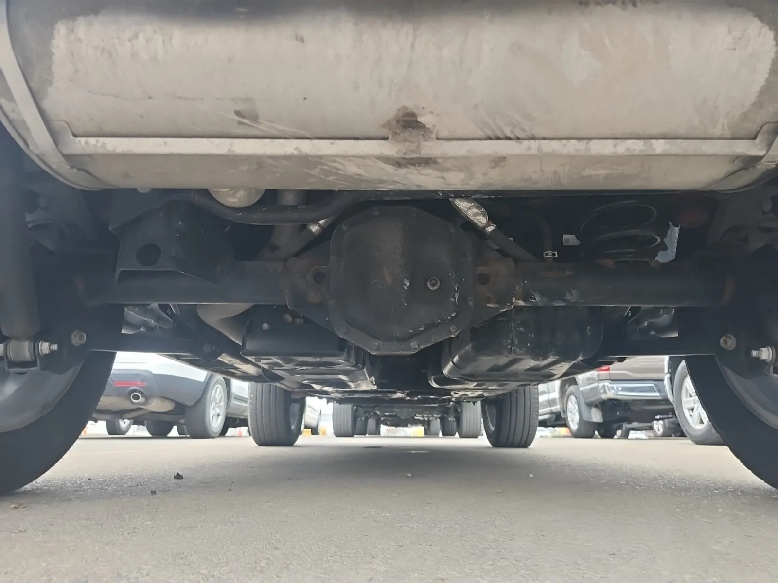 Undercarriage - Rear Photo