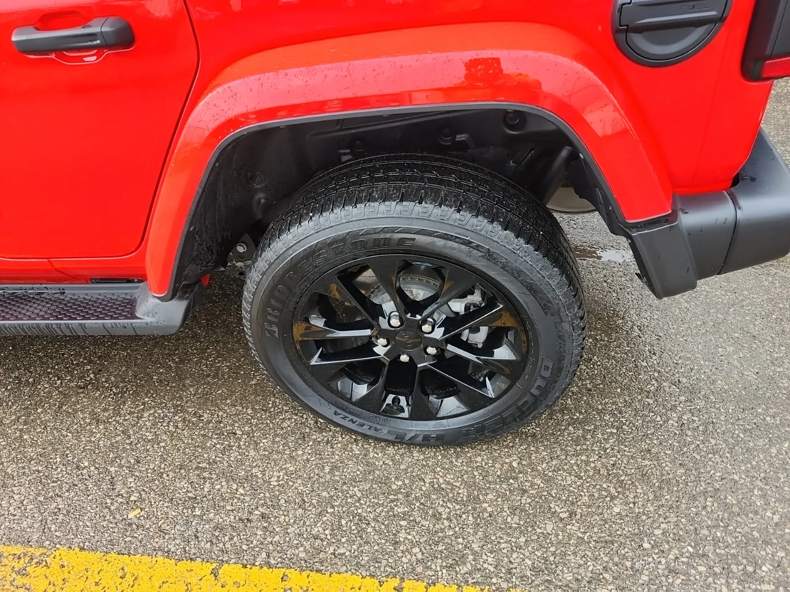 Left Rear Wheel/Tire Photo