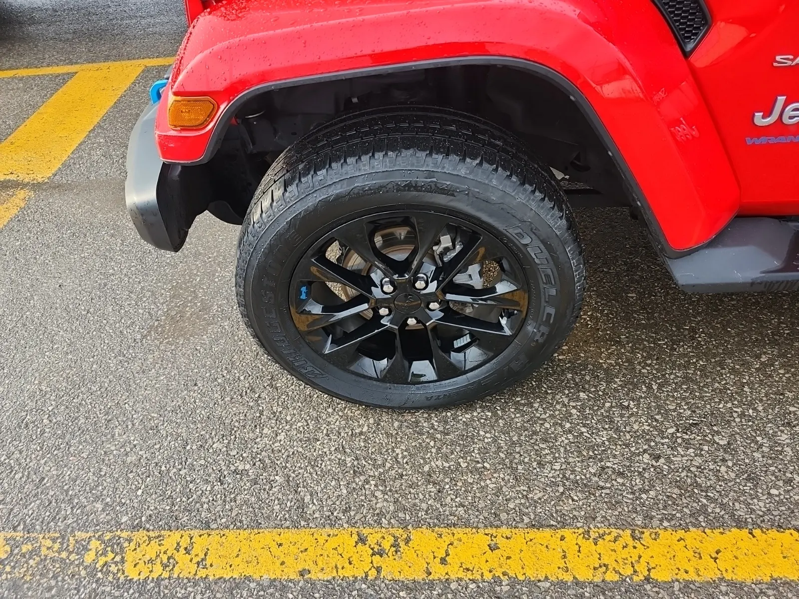 Front driver wheel/tire photo