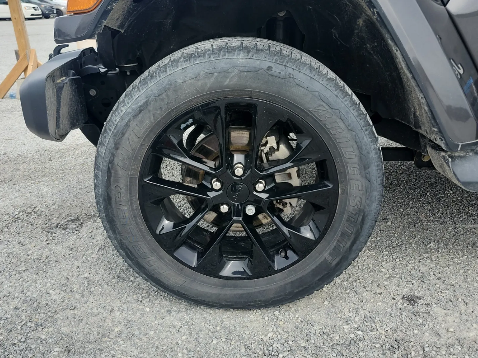 Front driver wheel/tire photo