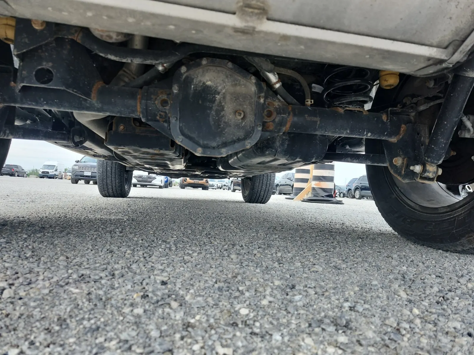 Undercarriage - Rear Photo