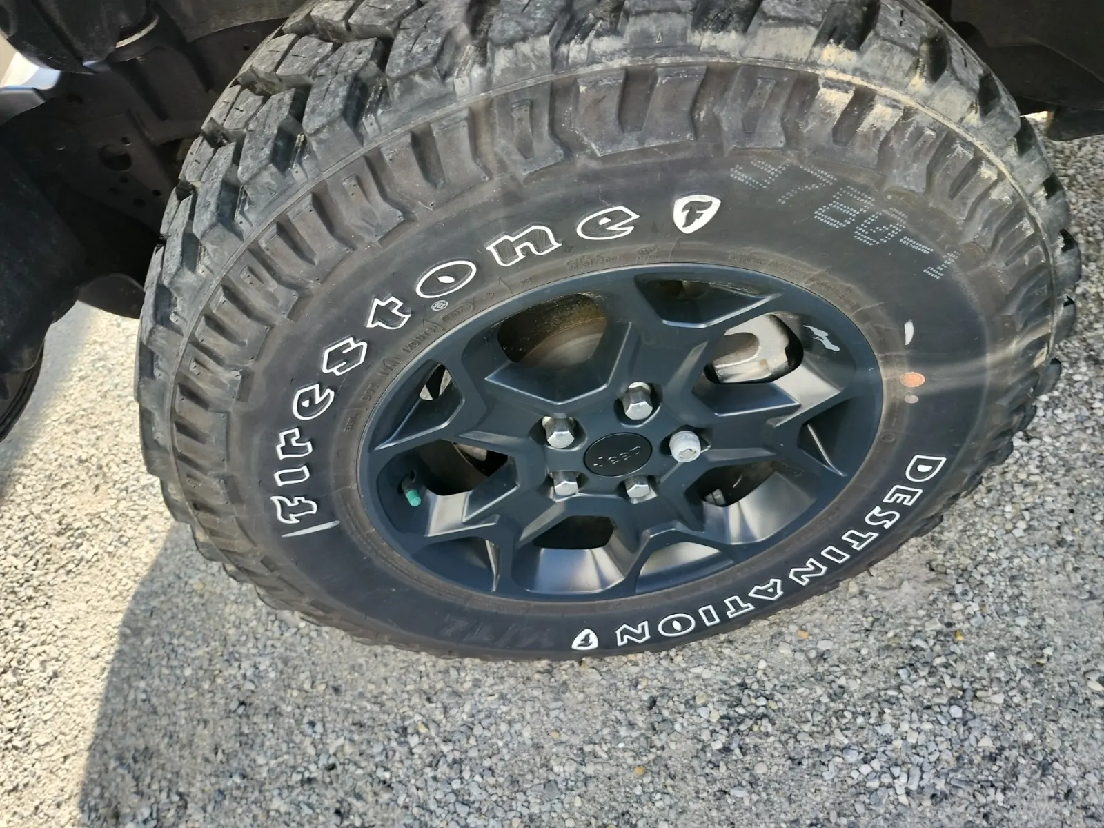 Front driver wheel/tire photo