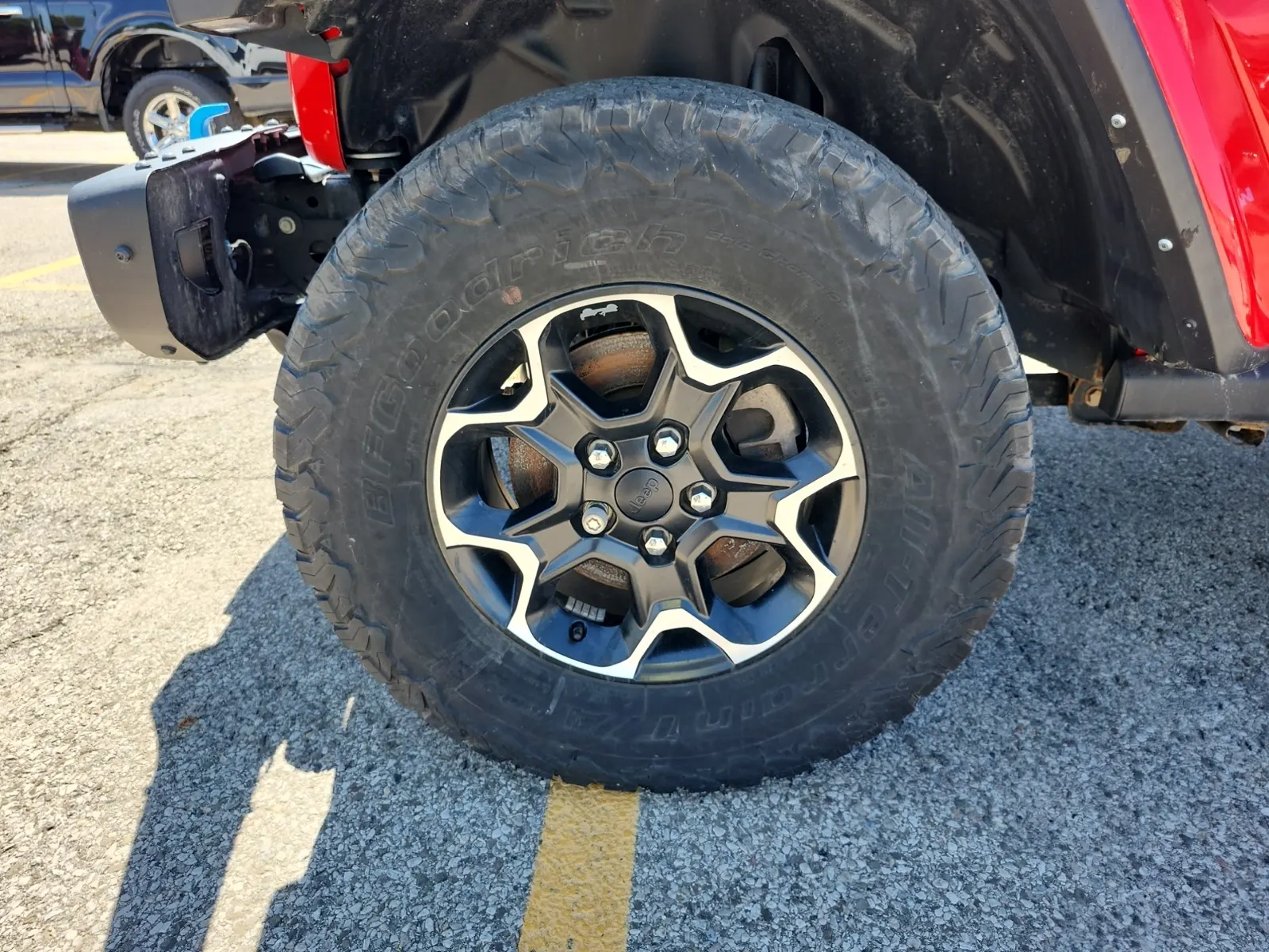 Front driver wheel/tire photo