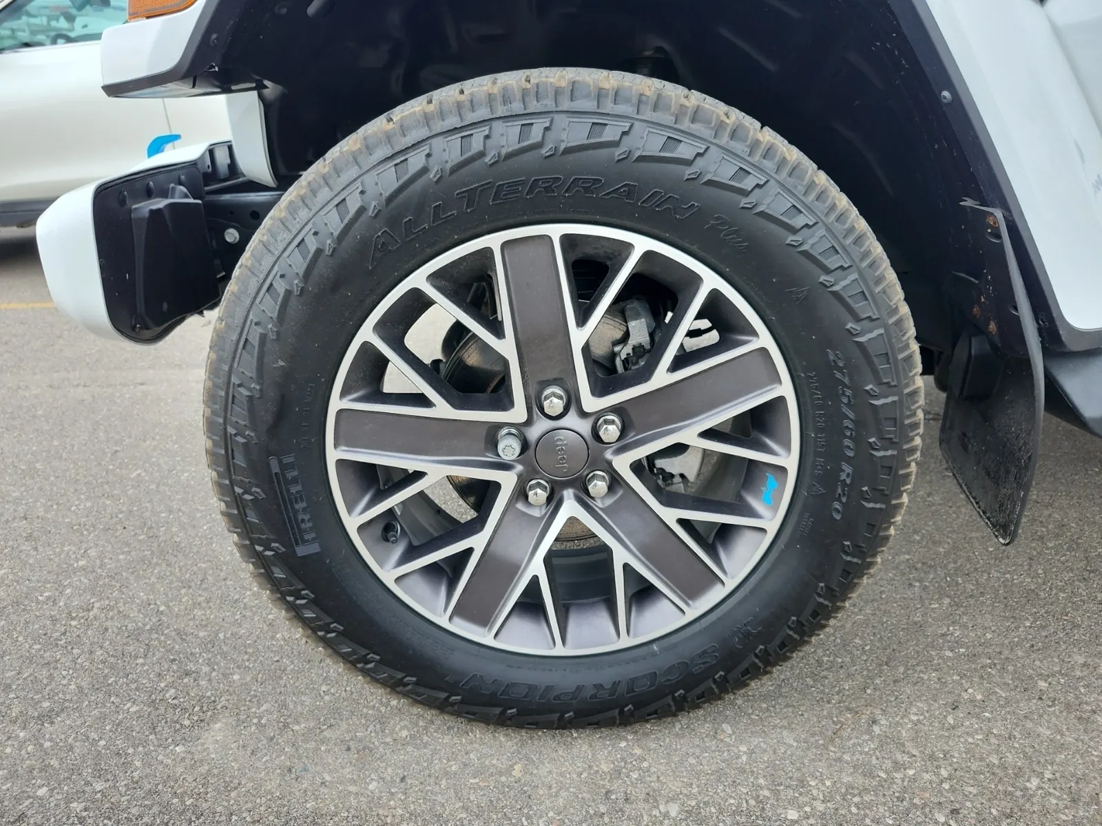 Front driver wheel/tire photo