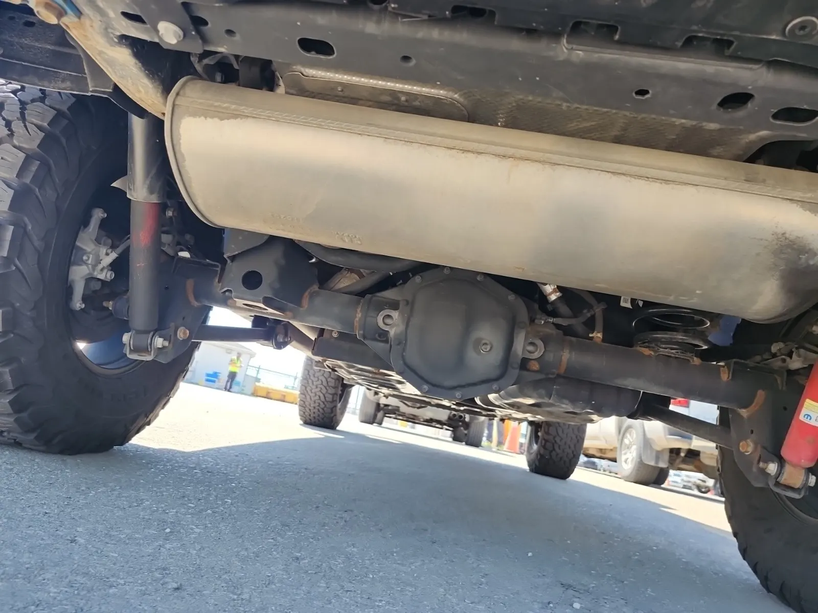 Undercarriage - Rear Photo
