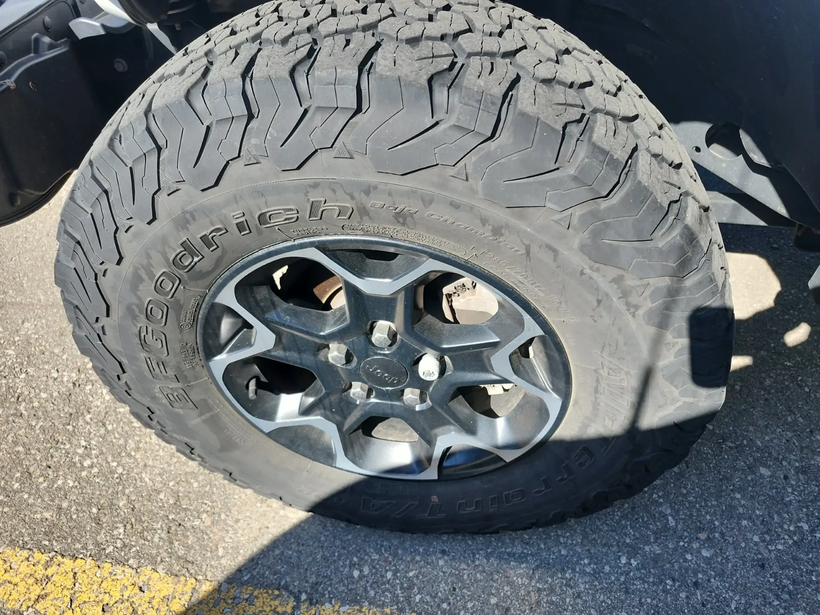 Front driver wheel/tire photo