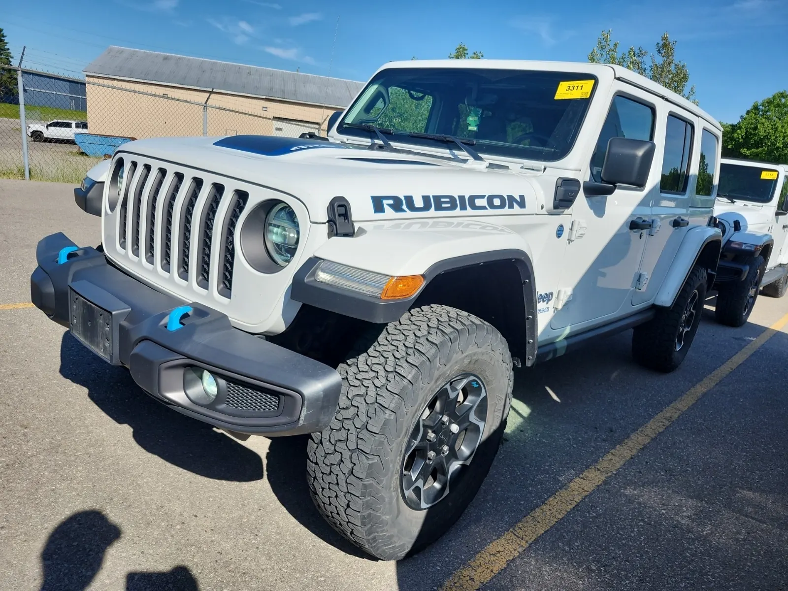 Front driver 3/4 photo