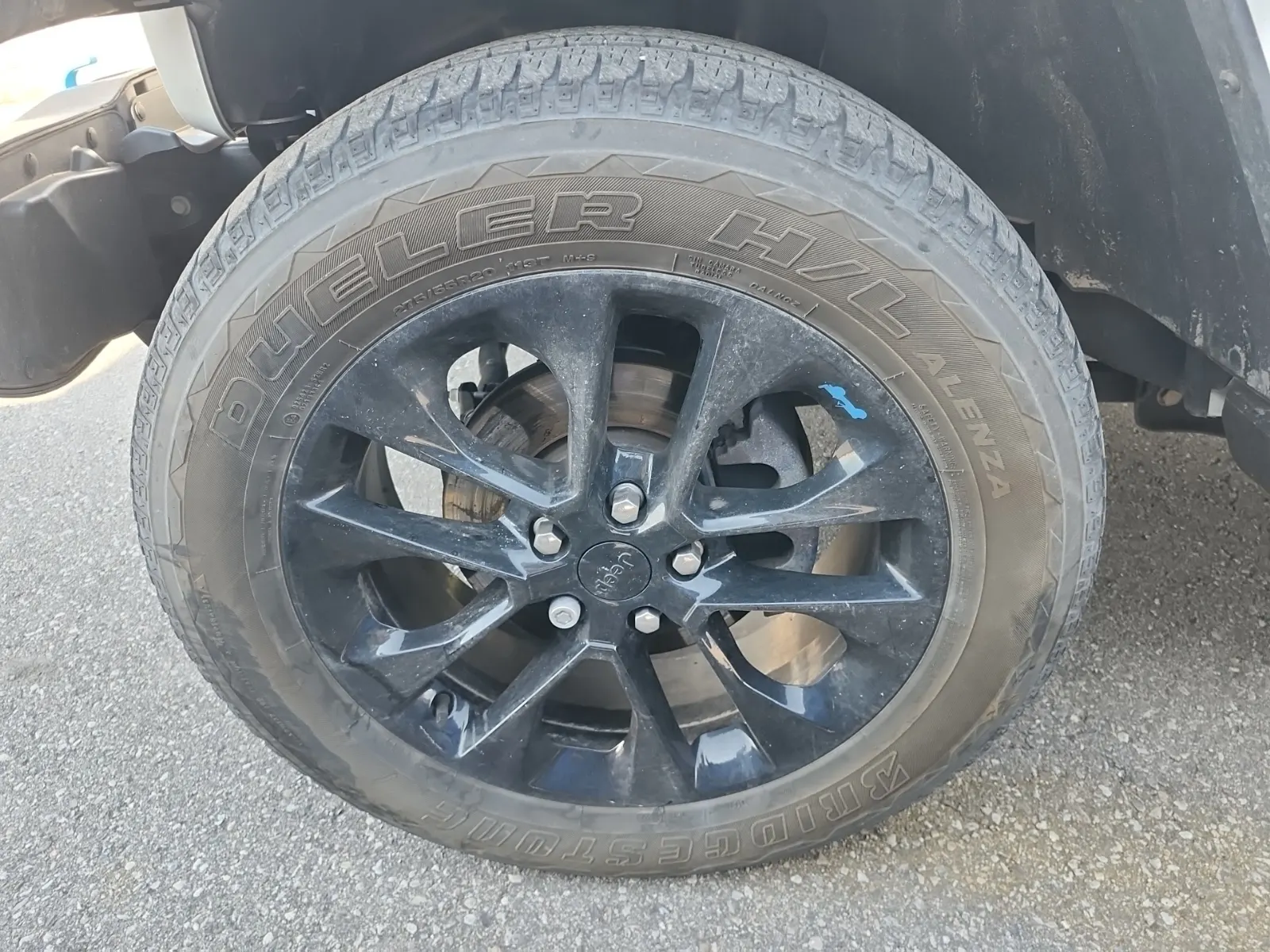 Front driver wheel/tire photo