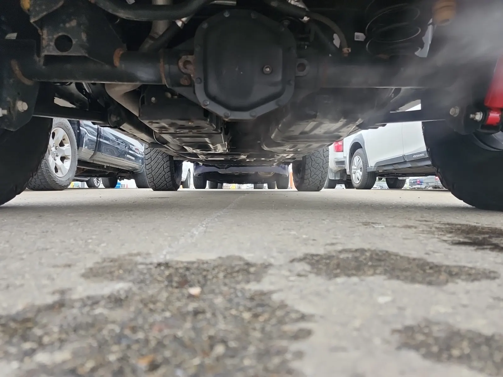 Undercarriage - Rear Photo