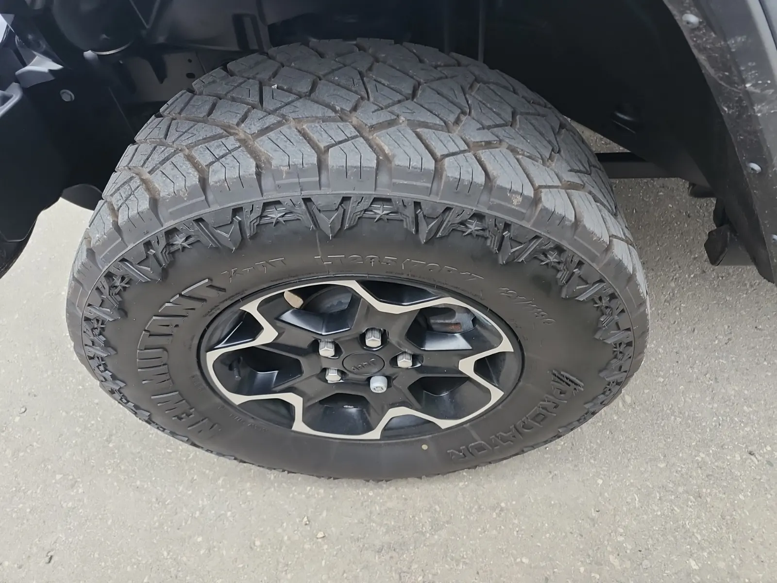 Front driver wheel/tire photo