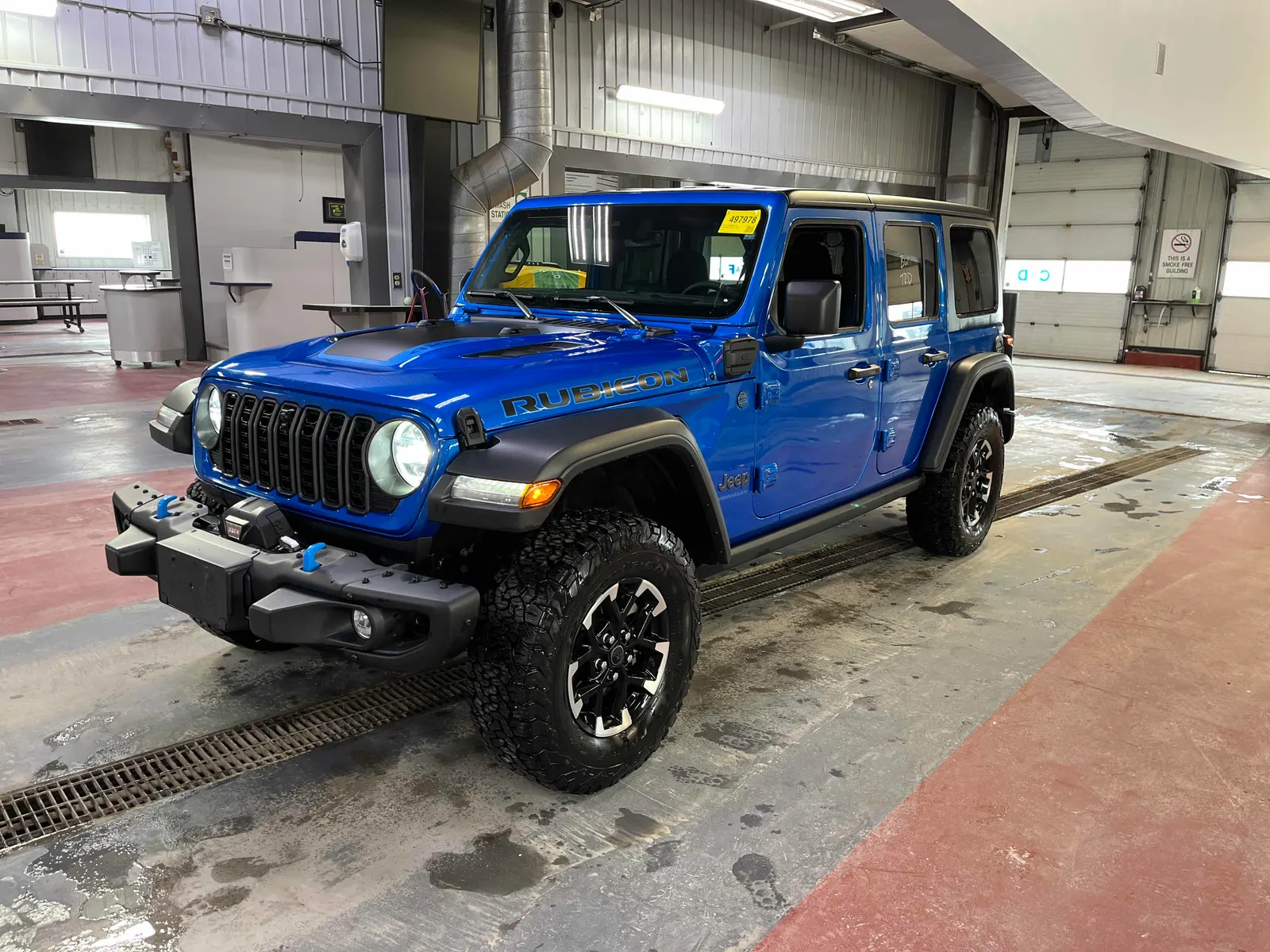 3/4 Front (Main image)