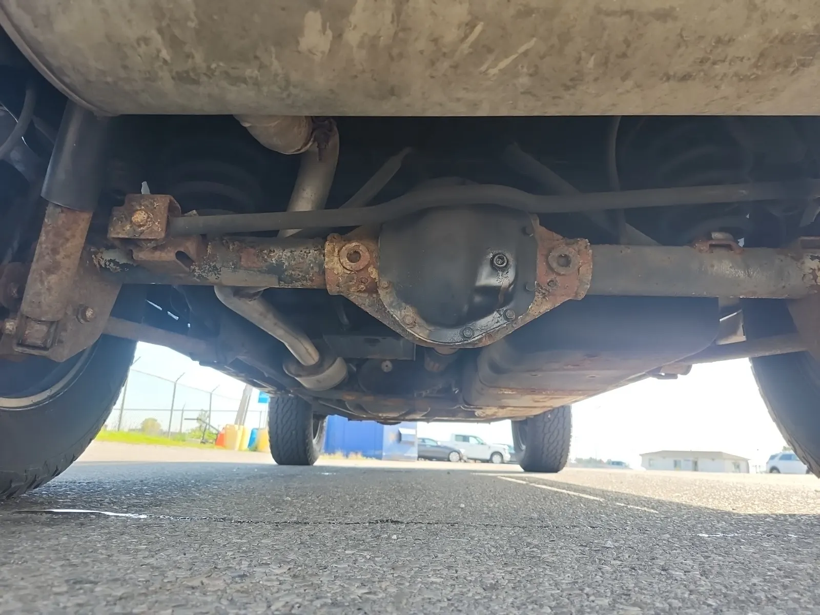 Undercarriage - Rear Photo
