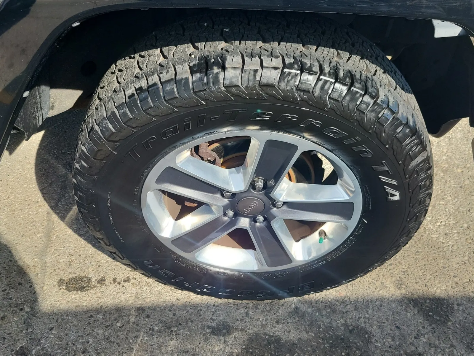 Right Front Wheel/Tire Photo