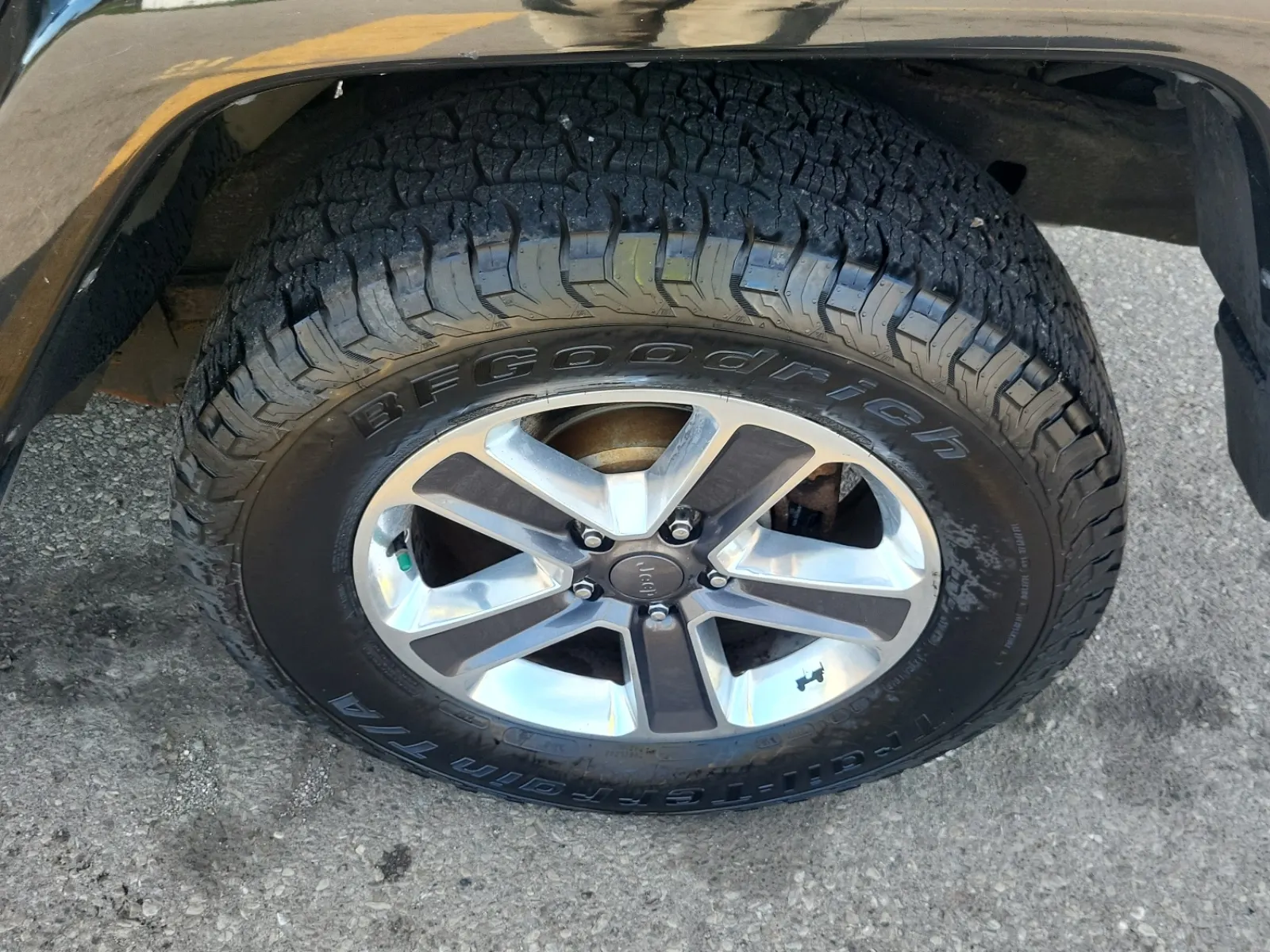 Left Rear Wheel/Tire Photo