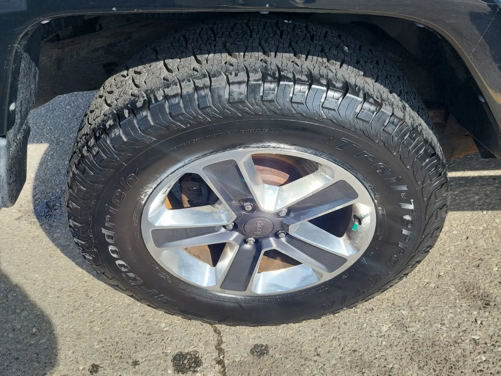Right Rear Wheel/Tire Photo