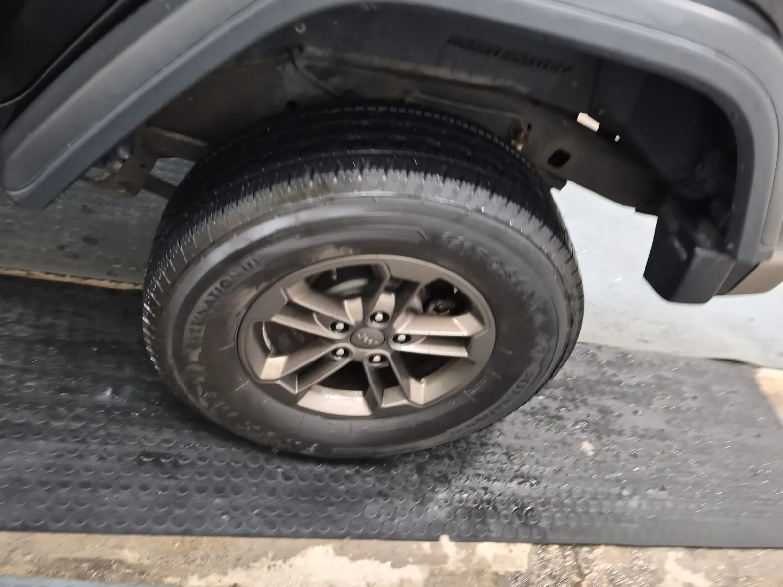 Left Rear Wheel/Tire Photo