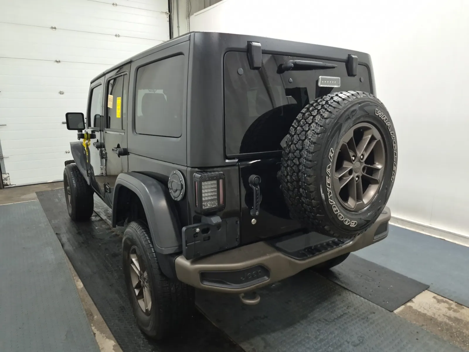 Driver Rear 3/4 Photo