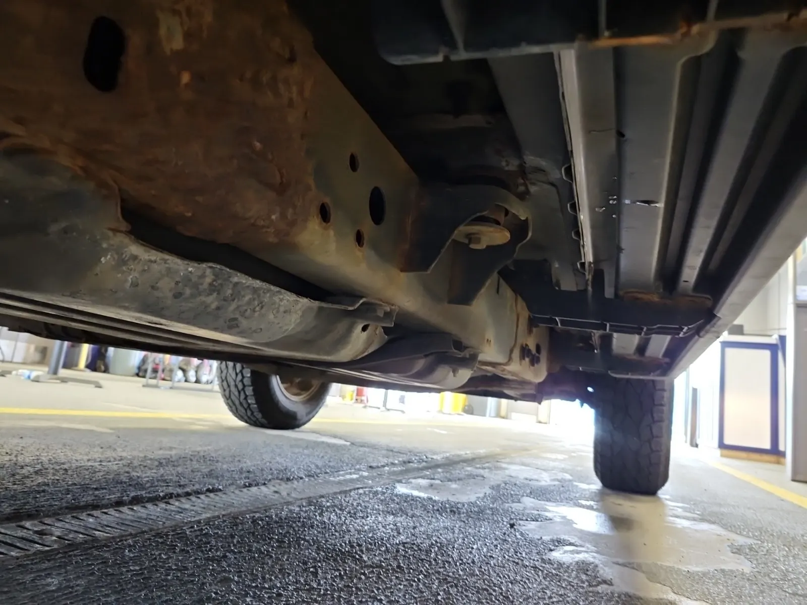 Undercarriage - Passenger Photo