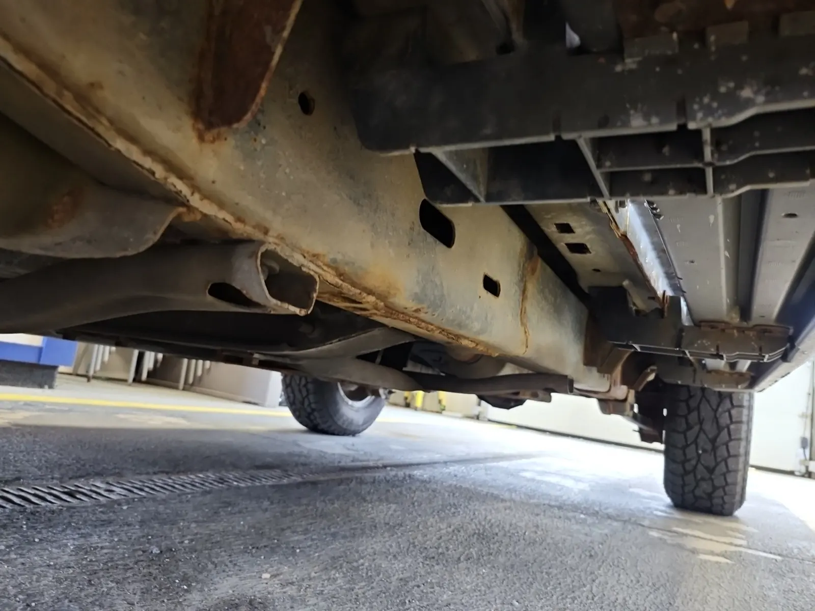 Undercarriage - Driver Photo