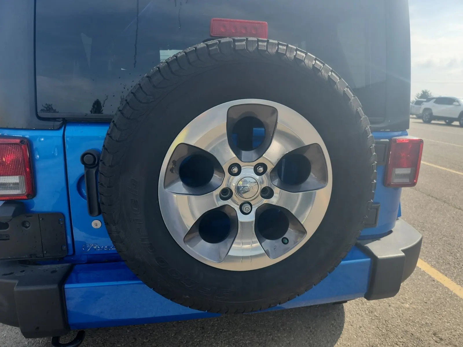 Spare Tire & Wheel Photo