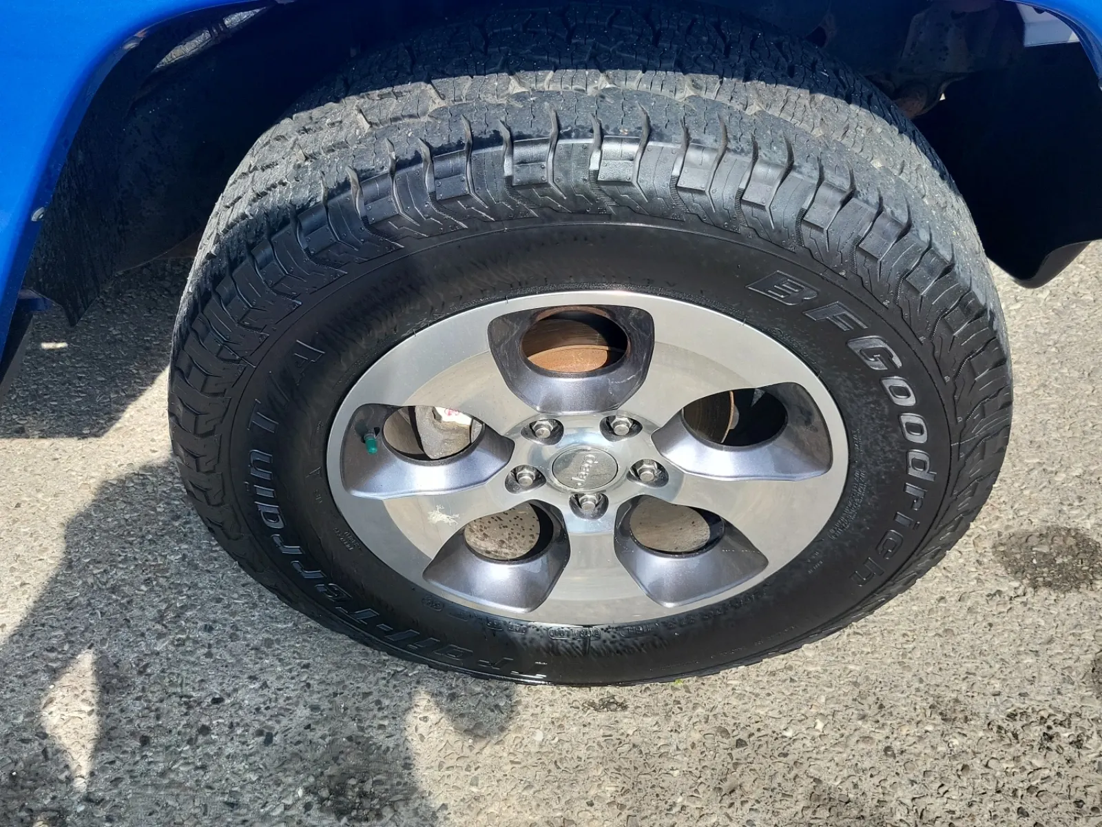 Right Front Wheel/Tire Photo