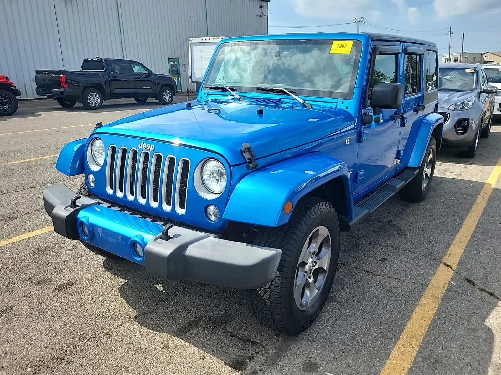 Front driver 3/4 photo
