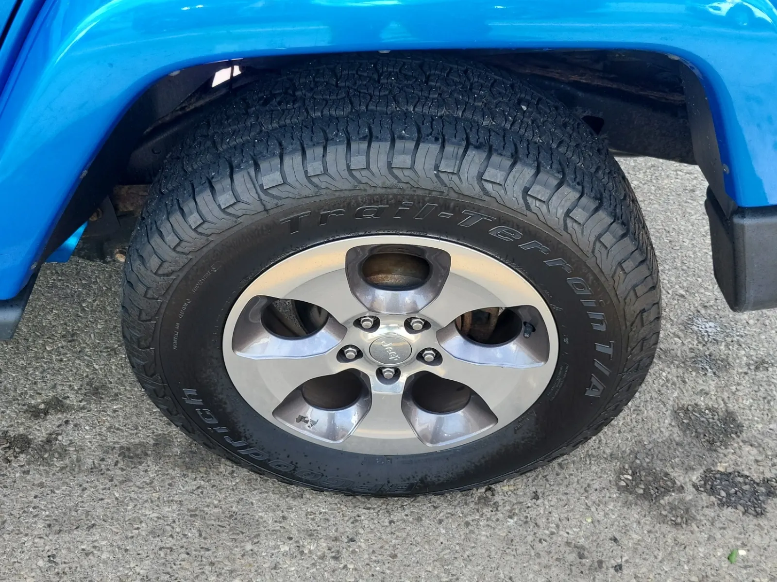 Left Rear Wheel/Tire Photo