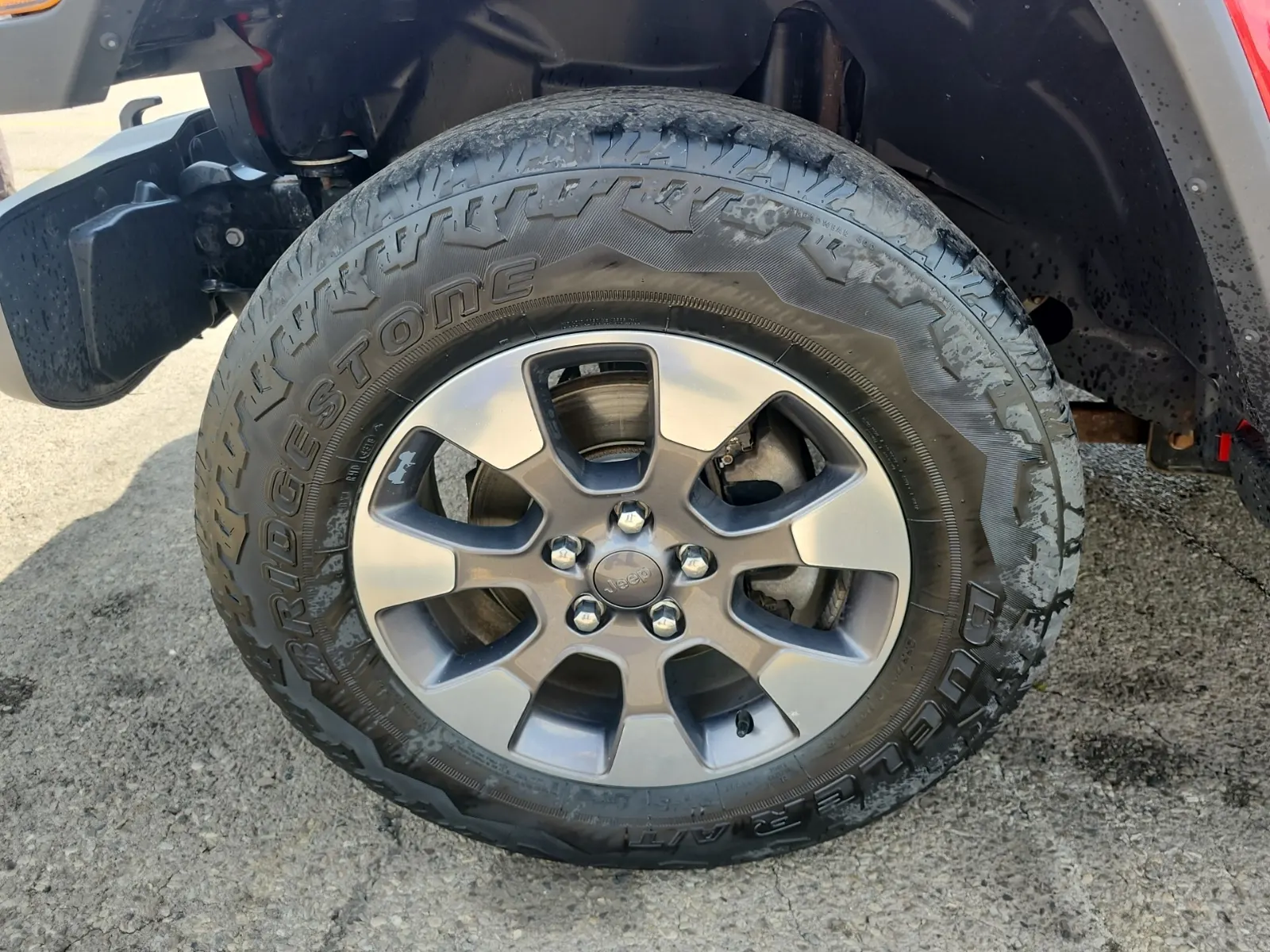 Front driver wheel/tire photo