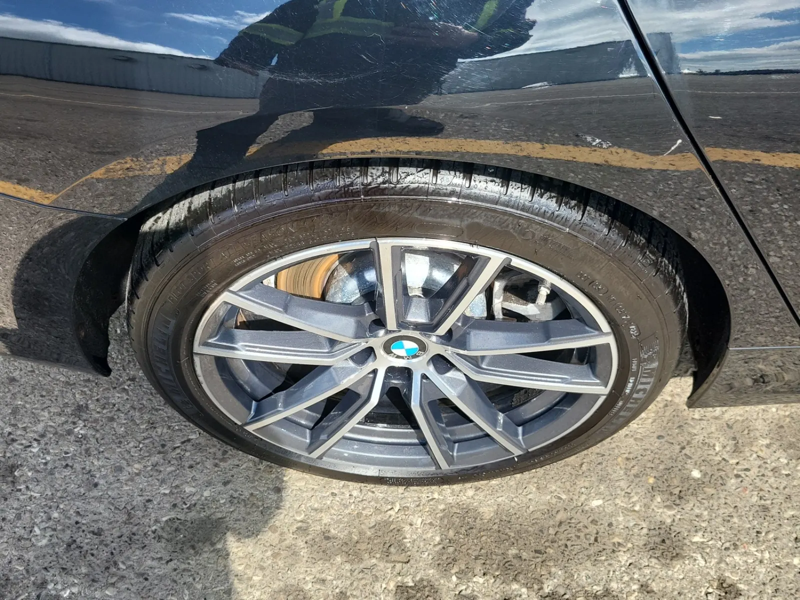 Right Rear Wheel/Tire Photo