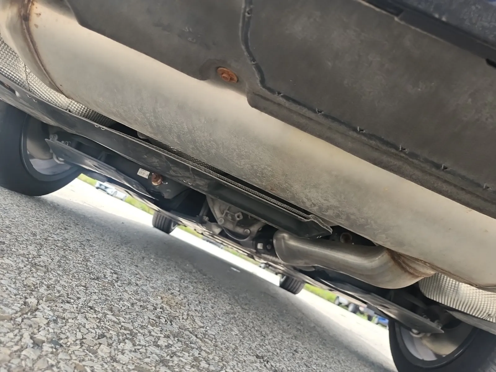 Undercarriage - Rear Photo