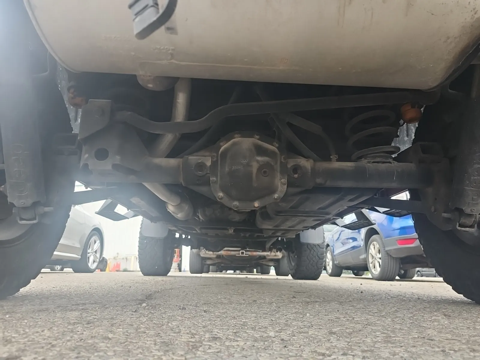 Undercarriage - Rear Photo