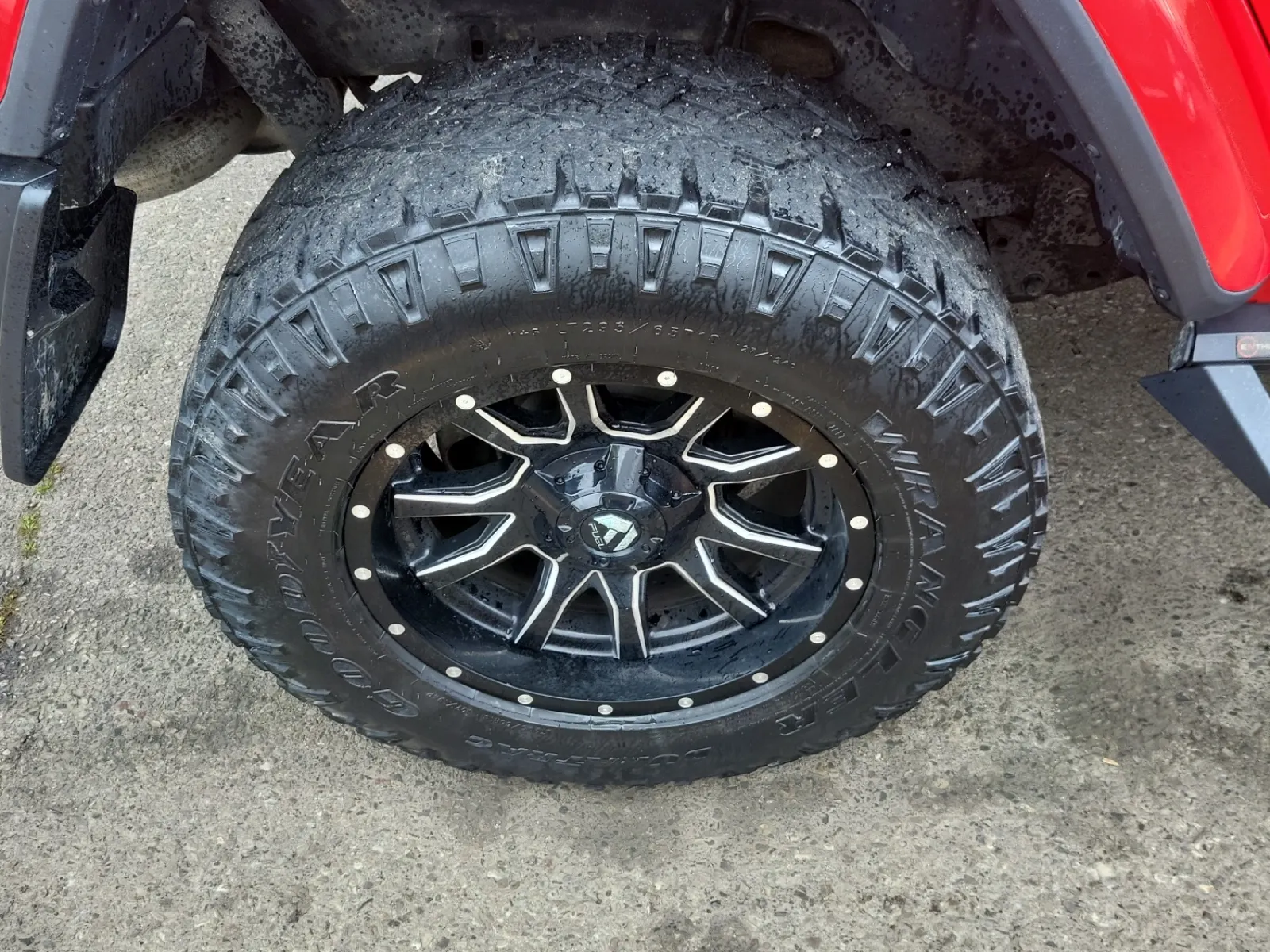 Right Rear Wheel/Tire Photo