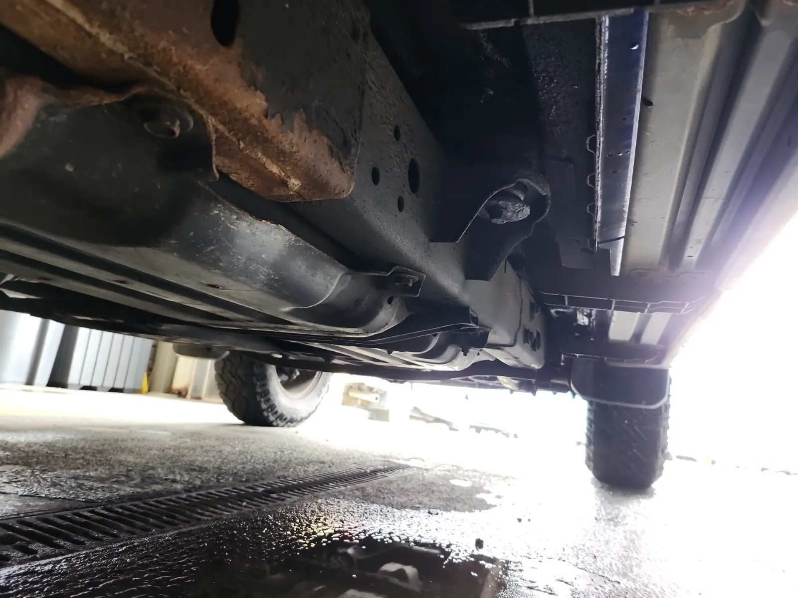 Undercarriage - Passenger Photo