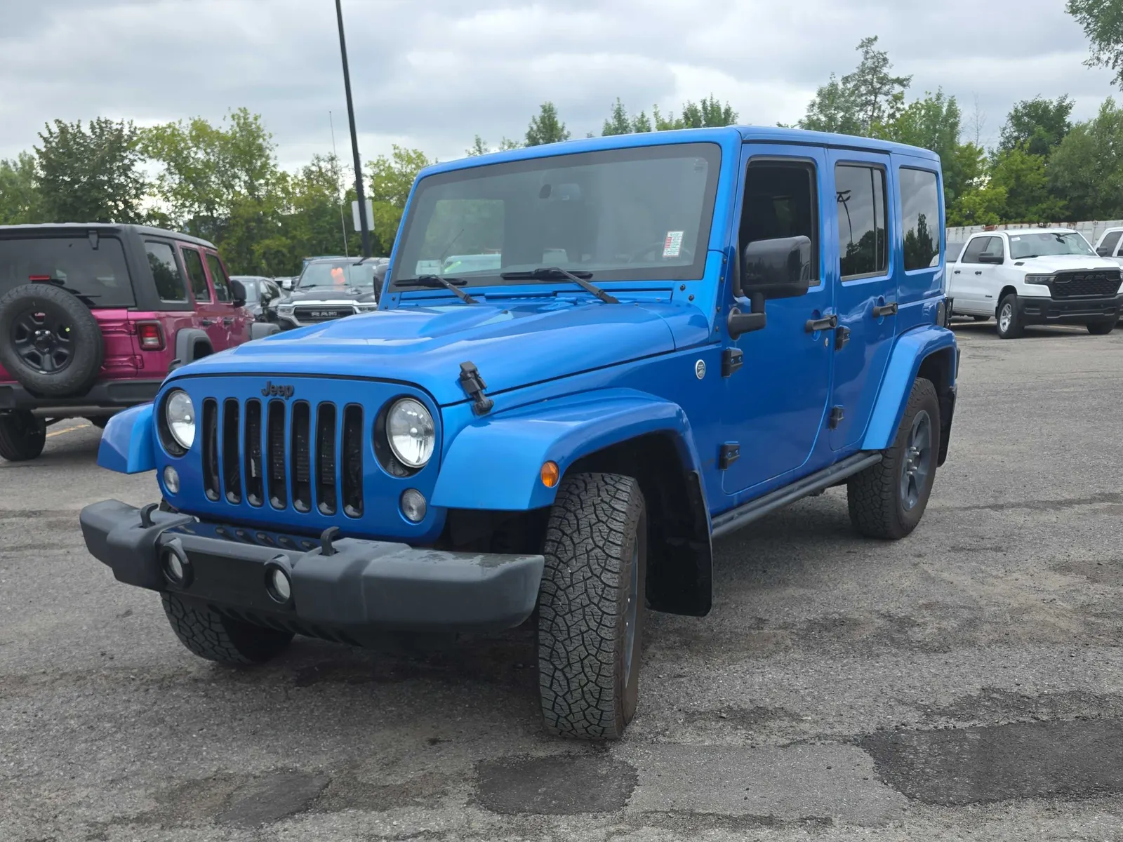 3/4 Front (Main image)