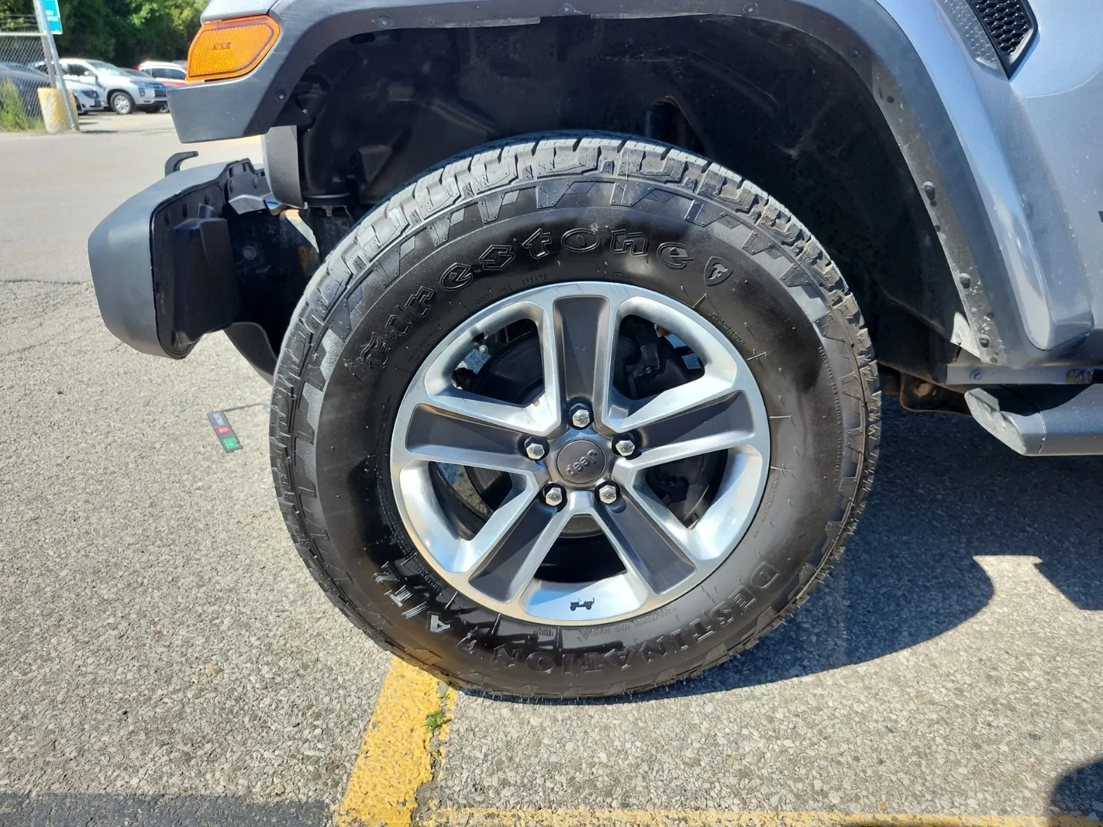 Front driver wheel/tire photo