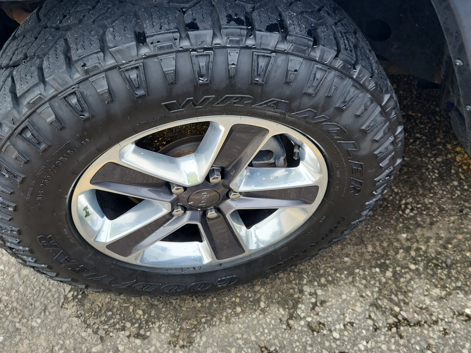 Front driver wheel/tire photo