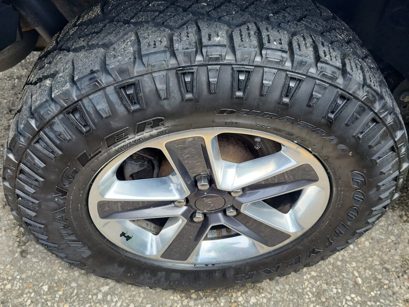 Right Rear Wheel/Tire Photo