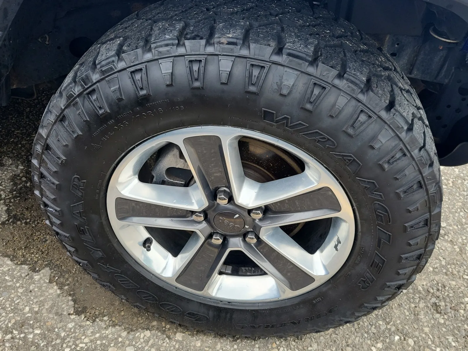 Right Front Wheel/Tire Photo