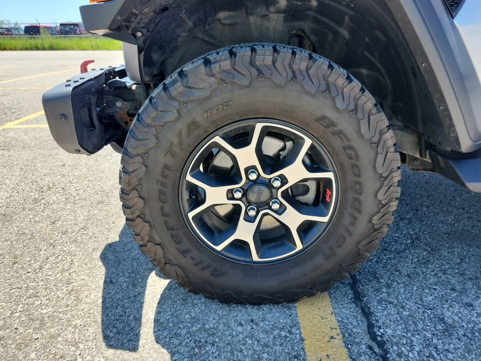 Front driver wheel/tire photo