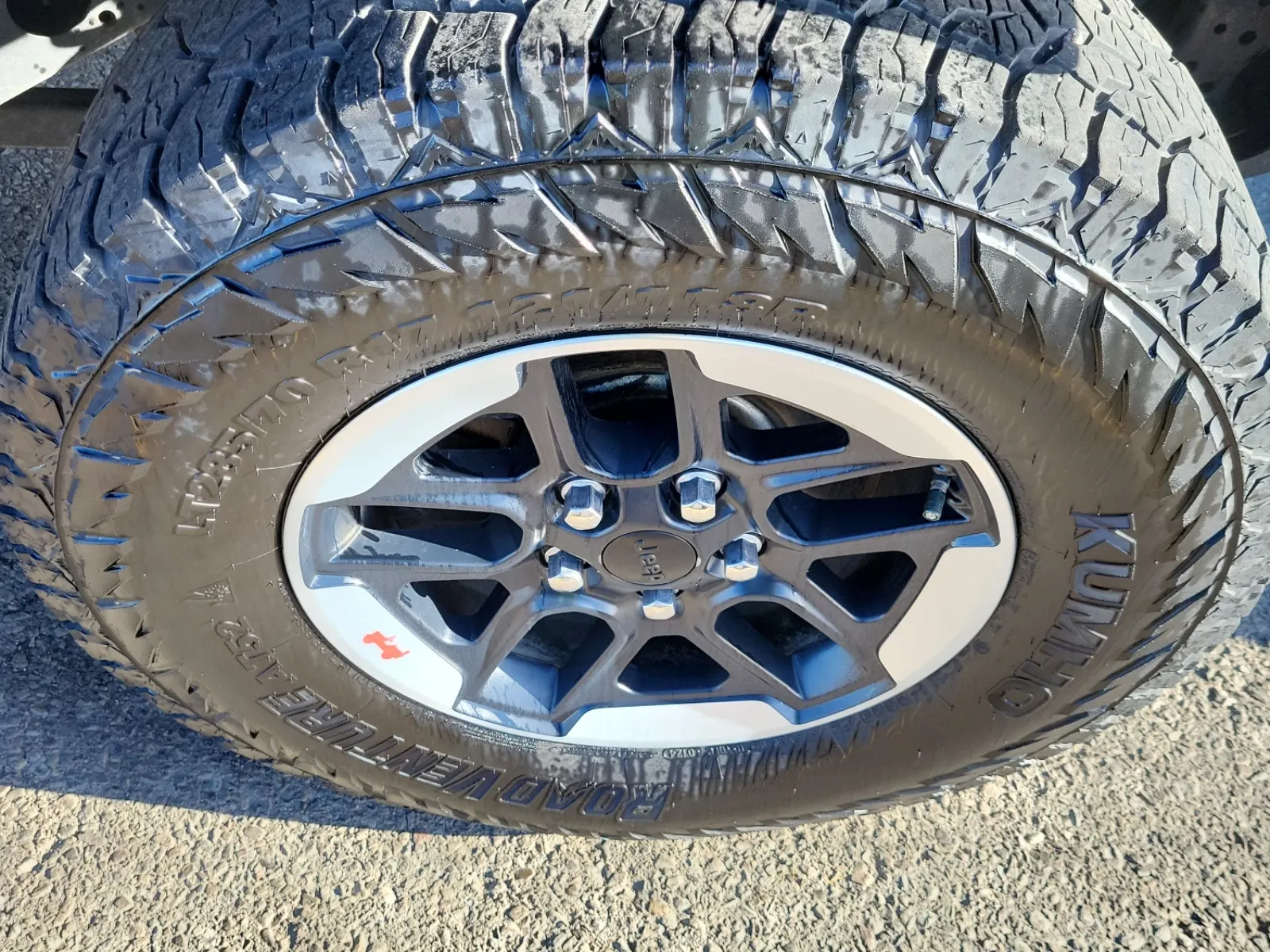 Right Front Wheel/Tire Photo