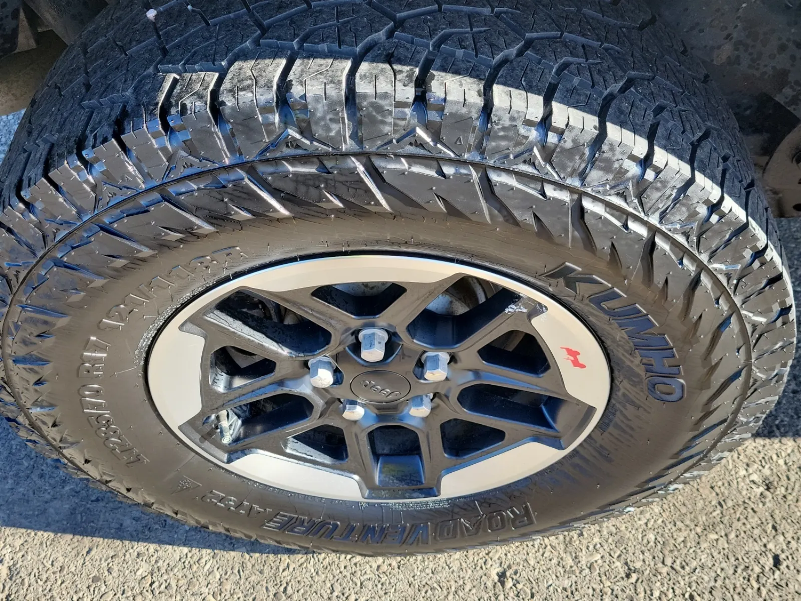 Right Rear Wheel/Tire Photo