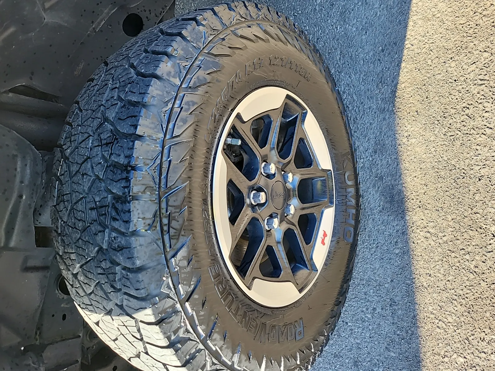 Front driver wheel/tire photo